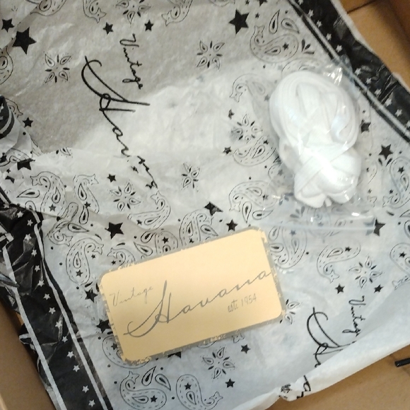 Vintage Havana Cream and Gold Women's Shoes - Picture 8 of 16